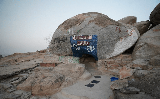 Mountain Thawr, Mount Thawr, Umrah Taxi, cave of thawr, jabal thawr, mount thawr makkah, ghar e hira makkah, gare e hira, cave of thawr, jabal ,cave of hira